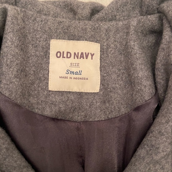 Womens gray pea coat. Just dry cleaned - Picture 2 of 2